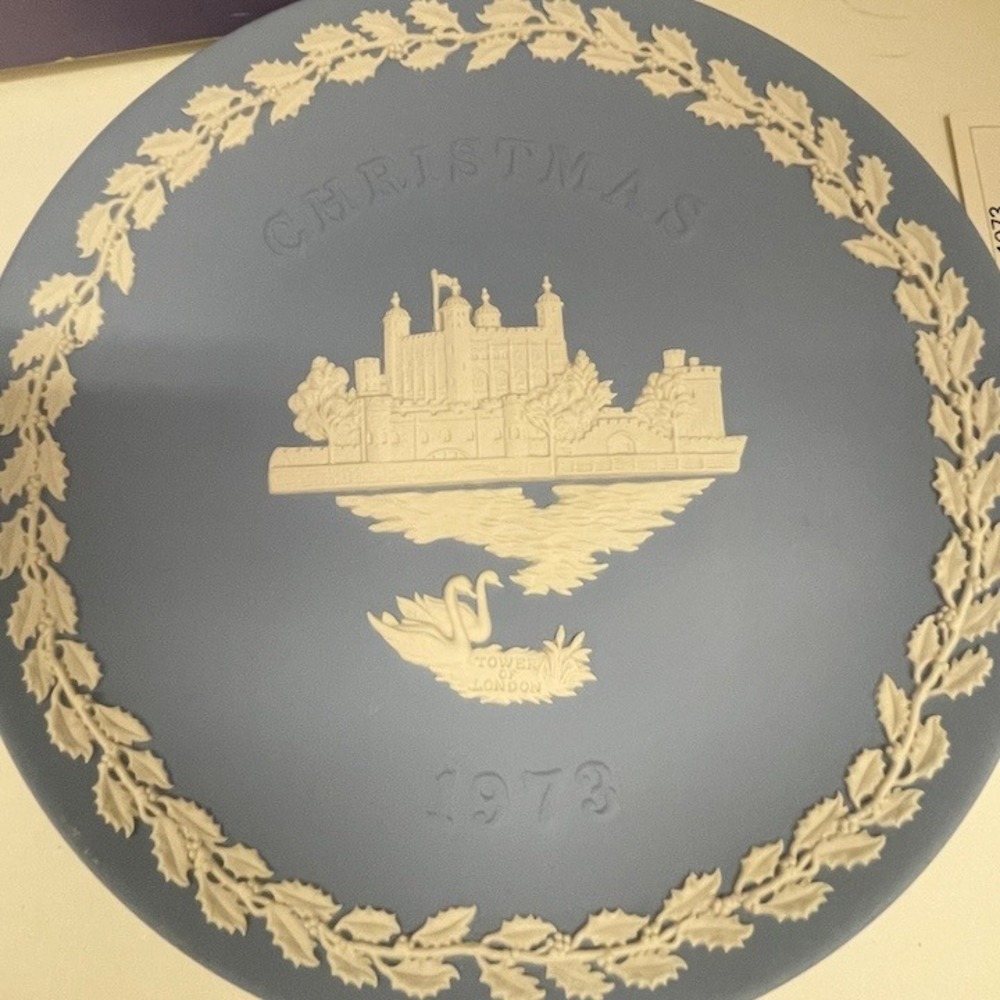 Wedgwood Jasperware 1973 Christmas Plate Tower of London Blue White‎ with Box - Picture 2 of 6